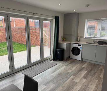 3 bedroom semi-detached house to rent - Photo 4