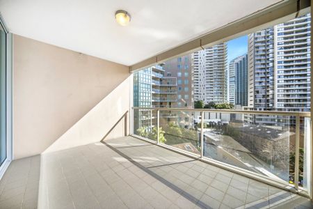 Modern Apartment in the Heart of Chatswood &ast;&ast; Available Now &ast;&ast; - Photo 3