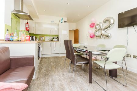 Crown House, - Photo 5