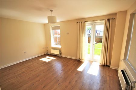 3 bedroom detached to let - Photo 2