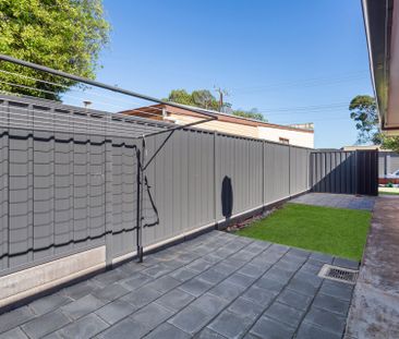 Stunning fully renovated 2 bedroom home unit - Photo 3