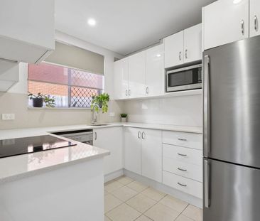 Fully Furnished Coastal Retreat - Photo 3