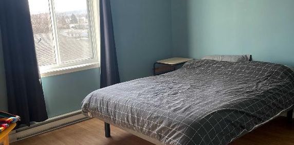 3 1/2 spacieux au 3e étage non fumeur - Photo 2