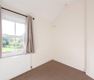 2 bedroom end of terrace house to rent - Photo 4