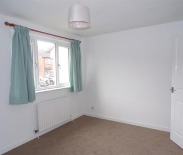 2 bedroom end of terrace house to rent - Photo 3