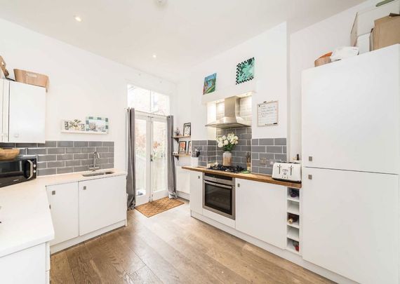 Dinsmore Road, SW12 9PS, London - Photo 1