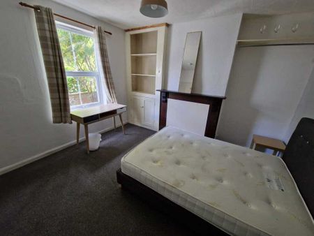 4 Bed Student Accommodation - Photo 3