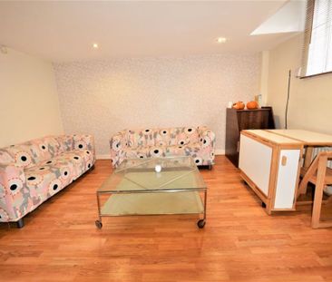 3 bedroom House in Harold Terrace, Leeds - Photo 6