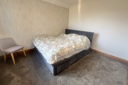 Lowestoft Road - Photo 5