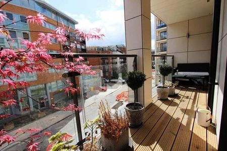 River Walk, Kingston, KT2 - Photo 2