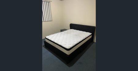 🌆 Prime Location! 2-Bedroom Unit Close to Westfield Garden City – $560 per week - Photo 3