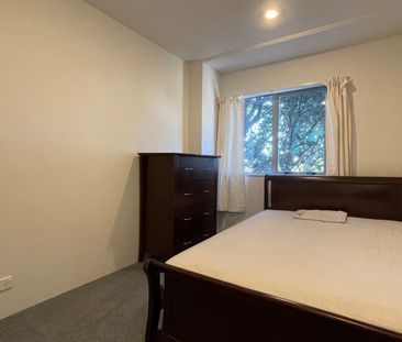 Spacious Apartment with Car Park - Photo 4