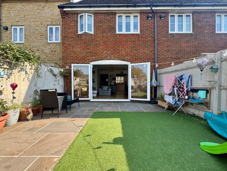 3 bedroom terraced house to rent - Photo 2