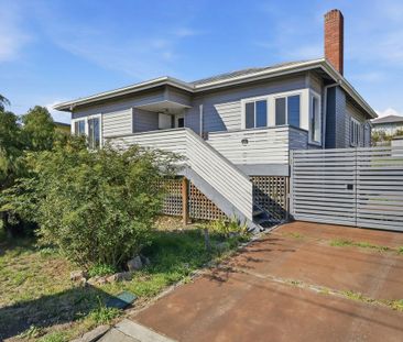 Three Bedroom Family Home - Photo 2