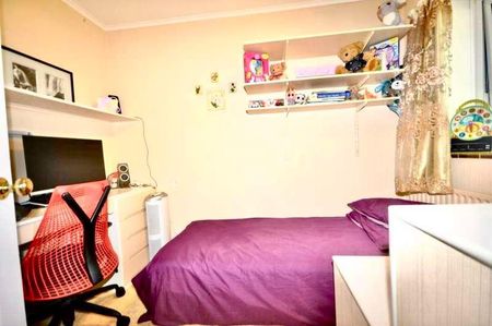 Blackthorn Close, Crawley, West Sussex, RH11 - Photo 2