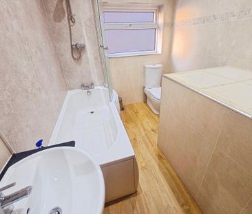 2 bedroom end of terrace house to rent - Photo 3