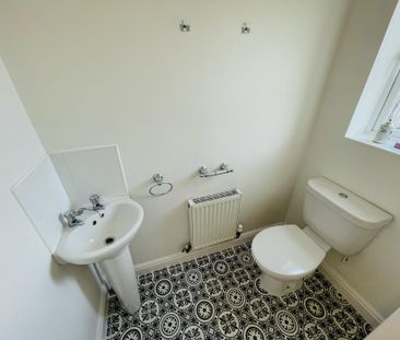 St. Bedes Drive, Boston - Photo 6