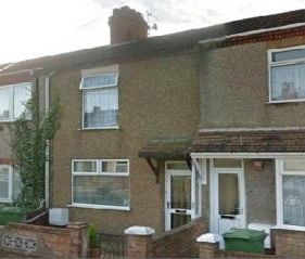 3 bedroom Terraced House To Let - Photo 6