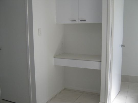 3 BEDROOMS! NEAR NORTH LAKES! - Photo 1