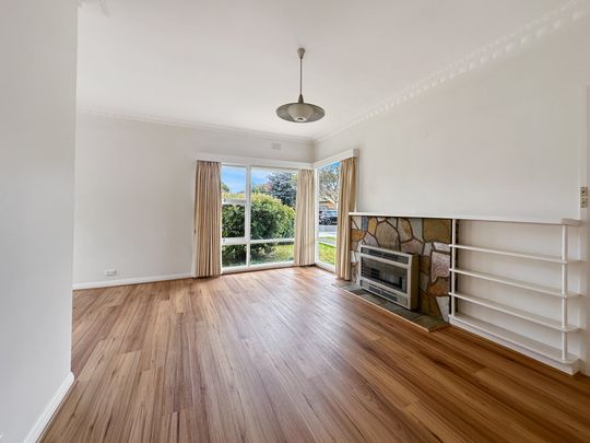 21 Lloyd Street, Belmont - Photo 1