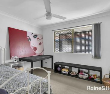 Spacious & Private Apartment in Prime Location with a Pool! - Photo 1
