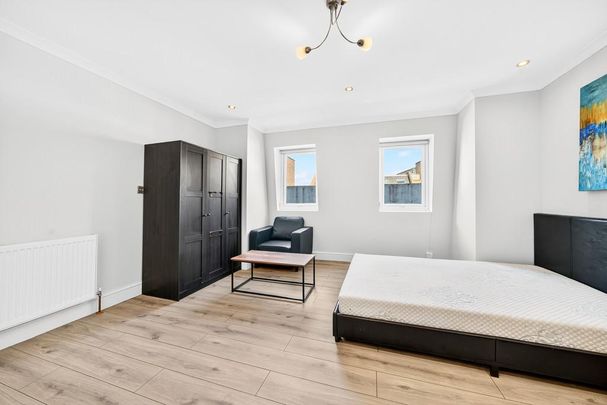 Studio to rent - Photo 1