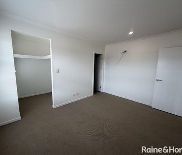 Brand new 4 bedroom home with large yard - Photo 2