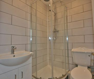 Flat to rent on - Photo 2