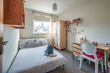 Ideal location for all Universities! - Photo 2