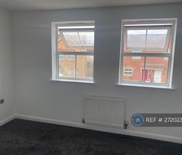 3 bedroom semi-detached house to rent - Photo 2