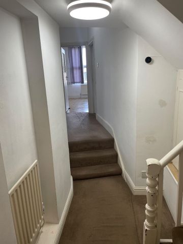 2 Bed Flat, Garratt Lane, SW18 - Photo 2