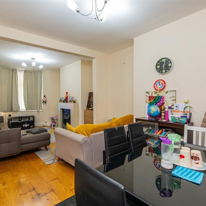 3 bed House - Mid Terrace To Let - Photo 1