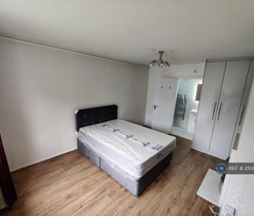 1 bedroom in a house share to rent - Photo 2