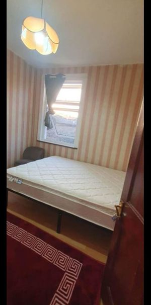 Room in a Shared House, Shelley Avenue, E12 - Photo 1