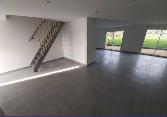 Location maison 5 pièces 150 m² à Cheyssieu (38550) 6 - Photo 1
