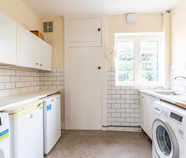 Available unfurnished now - Photo 5