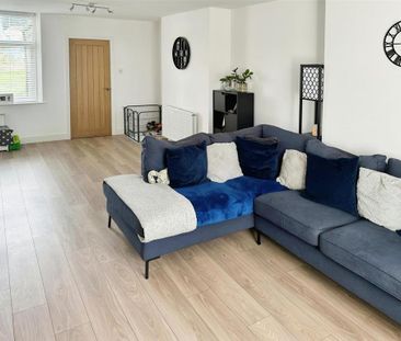 3 bedroom end of terrace house to rent - Photo 2