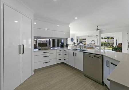 Beautiful Family Home in Burleigh Waters - Photo 3