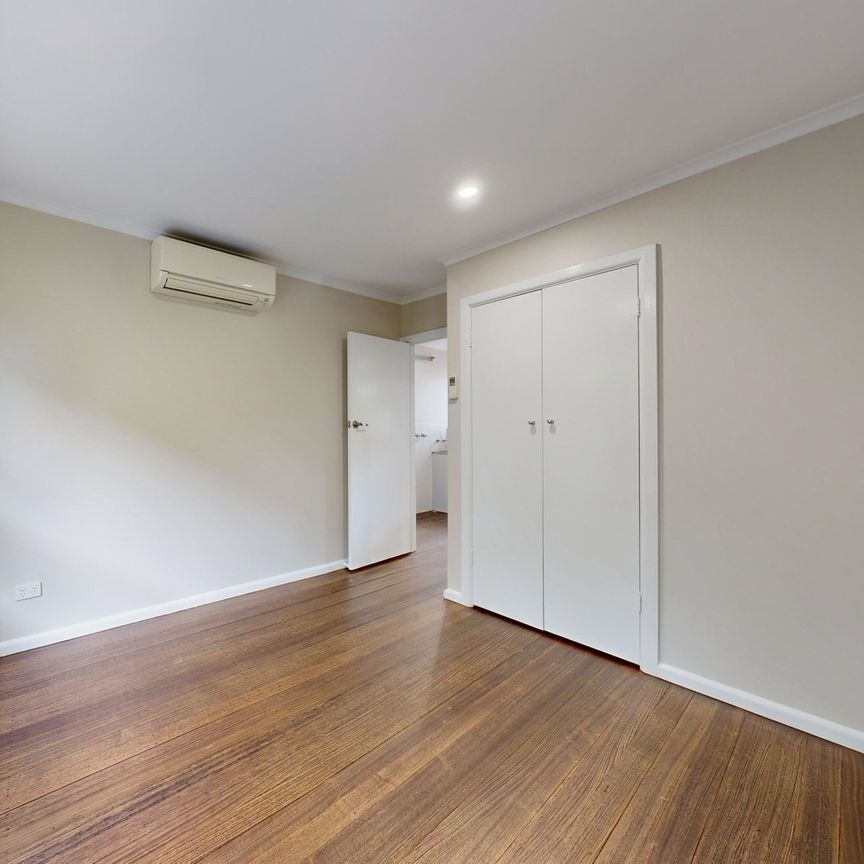 Stylishly Updated 2-Bedroom Unit with Modern Comforts in Blackburn North - Photo 1