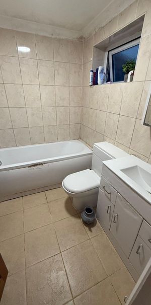 Room to let in shared house- Dagenham - Photo 1