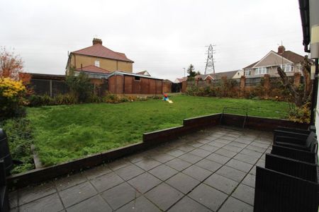 4 bedroom semi-detached house to rent - Photo 3