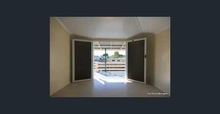 LOCATION Minutes to the beach - Photo 4