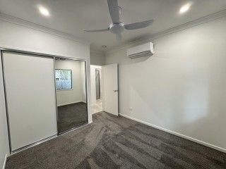 Modern Executive Home - Photo 4