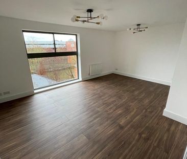 2 Bed Penthouse, Kings Road, RG1 - Photo 2