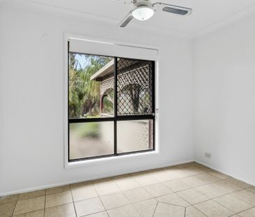 FOUR BEDROOM ONE BATHROOM HOME IN PRIME LOCATION - Photo 4