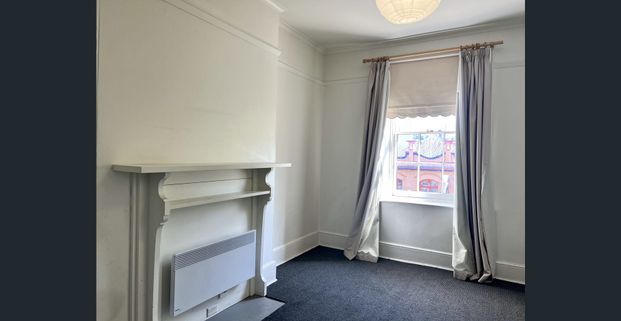 Updated and ready, right in the City Centre! - Photo 1