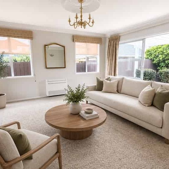 Refurbished townhouse in great location - Photo 1