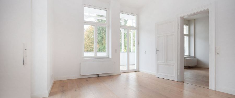 Beste Lage! Lichtdurchflutete 2-Zimmer-Wohnung mit 2 Balkonen und Carportstellplatz… - Foto 1