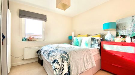 1 bedroom Flat in Tean House, Reading - Photo 2