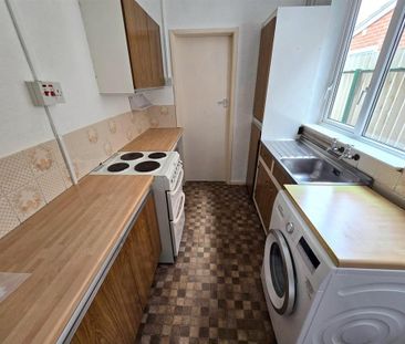 3 bedroom terraced house to rent - Photo 4